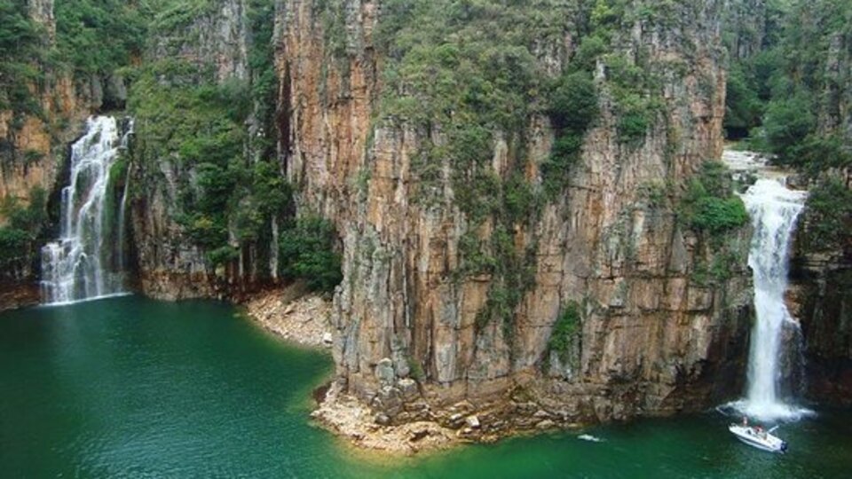 Brezilya'da turistlerin üzerine kaya düştü: 10 ölü