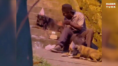 Evsiz adam doğum gününü köpeklerle kutladı