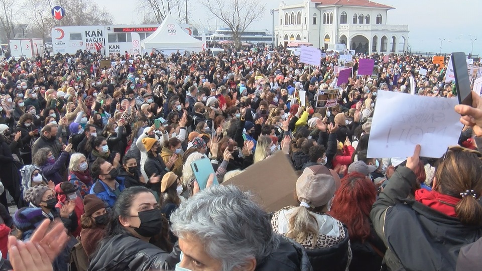 Sokak hayvanları için bir araya geldiler