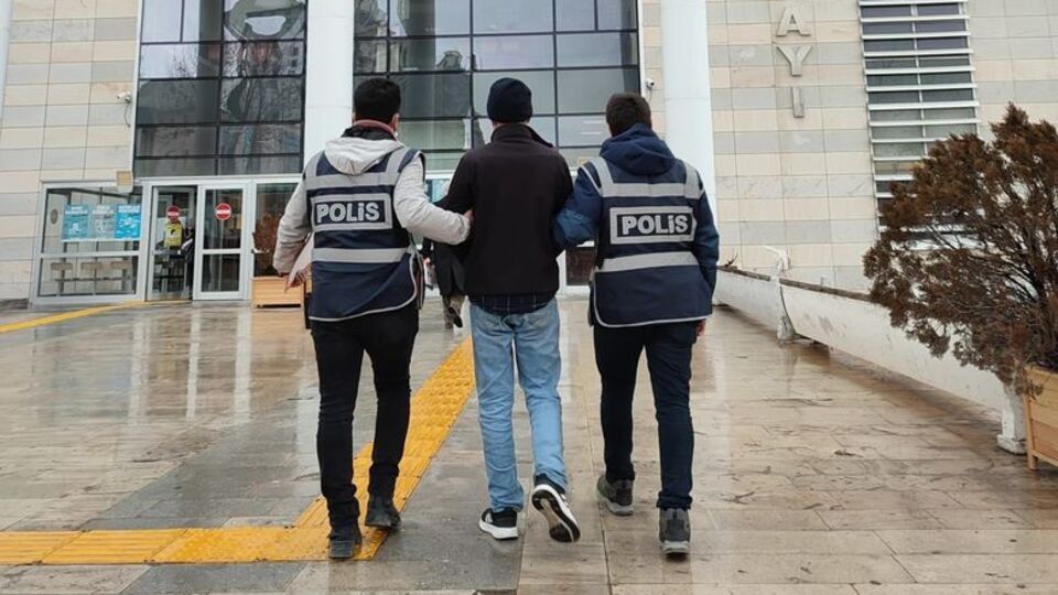 Kombi çaldı yakalandı! 28 ayrı suç kaydı var