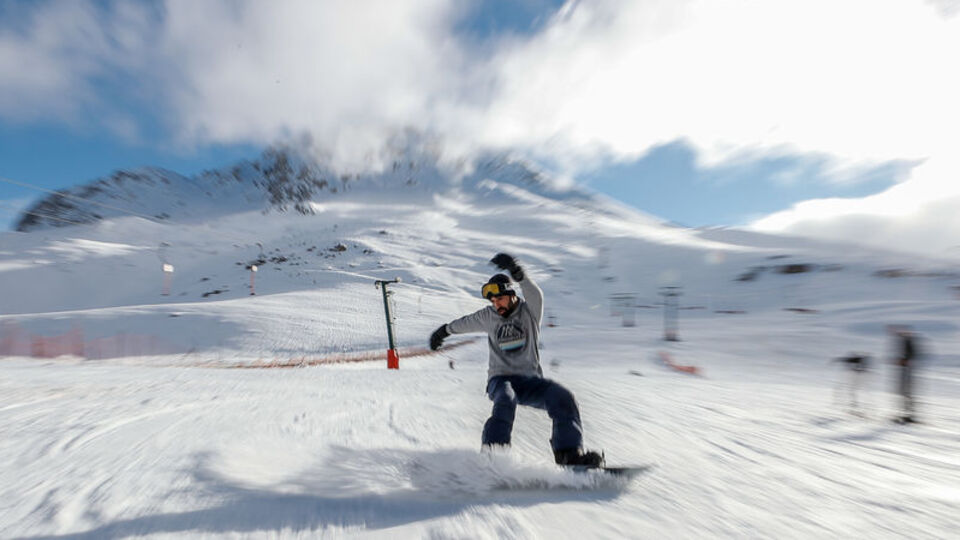 Saklıkent kayak tutkunu turistlerle dolu