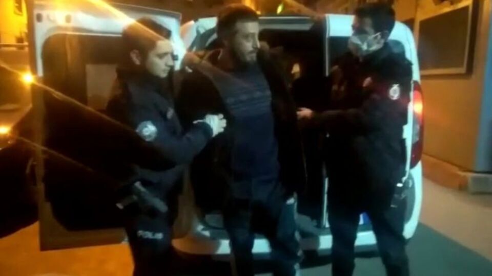 Sevgilisine öfkelendi, 13 aracın lastiğini kesti