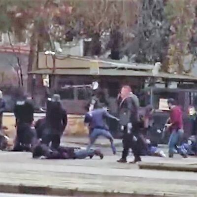 Adliye önünde silahlar çekildi: Yaralılar var