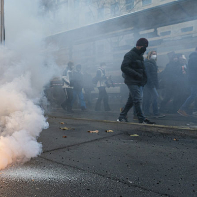 İngiltere’de aşı karşıtı grubun 'savaş' çağrısı