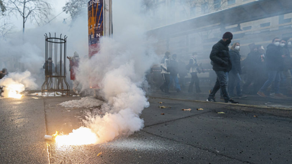 İngiltere'de aşı karşıtı grubun 'savaş' çağrısı