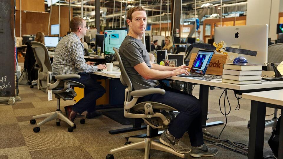 Facebook ofise dönüşü erteledi