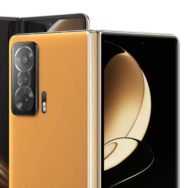 Katlanabilir ilk telefonunu tanıttı