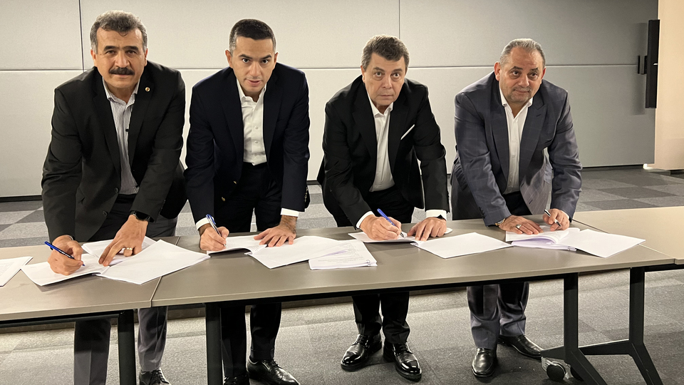 Yüz binlerce işçinin beklediği imzalar atıldı