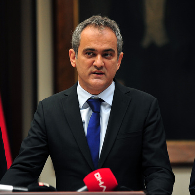 Bakan Özer'den 15 bin öğretmen atamasıyla ilgili dikkat çeken açıklama