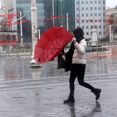 İstanbul kuvvetli rüzgara teslim!