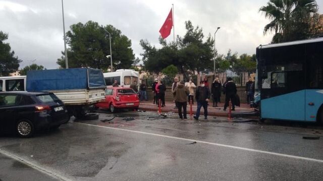 Halk otobüsü ortalığı savaş alanına çevirdi