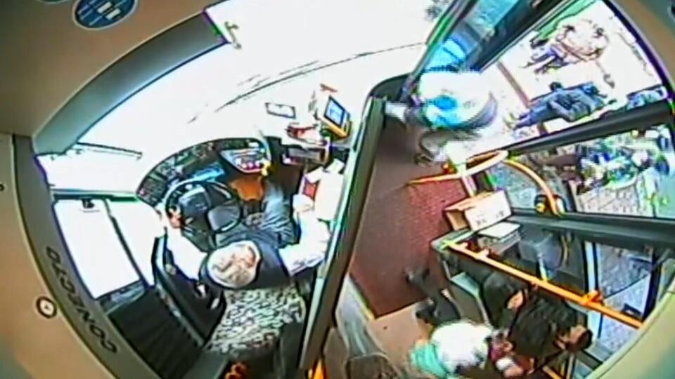 İstanbulkart'ı yetersiz kalınca yangın tüpünü çaldı!