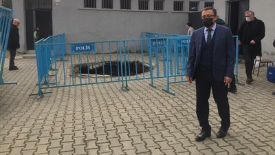 Okul bahçesinde faciadan dönüldü!