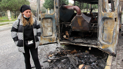 Kredi çekerek açtığı köfteci minibüsü kundaklandı!