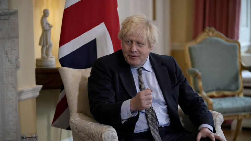 İngiliz basını yazdı: "Johnson'ın geleceği bıçak sırtında"