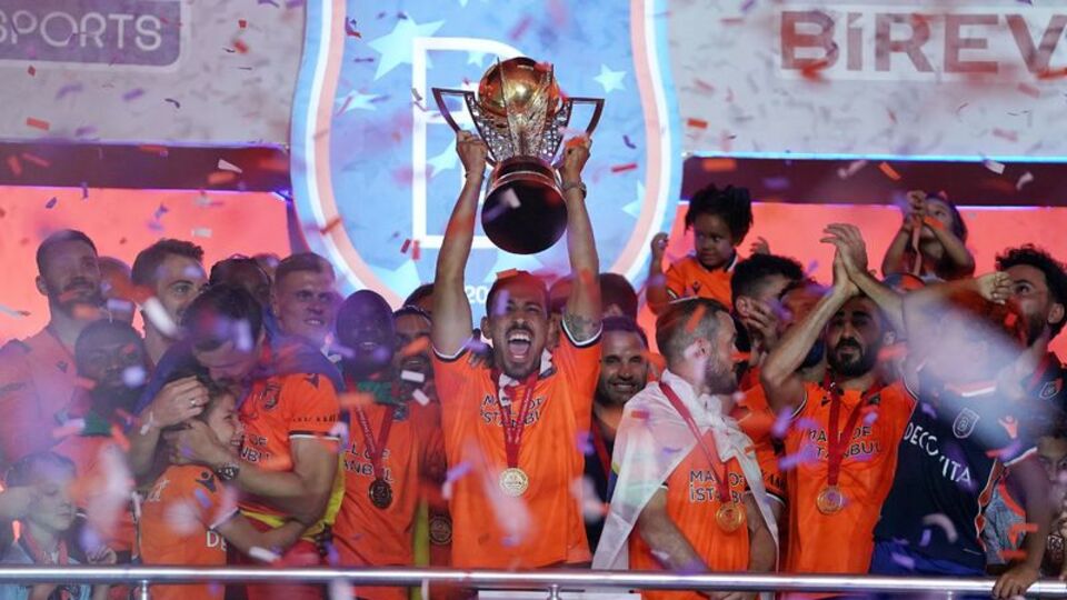 Başakşehir'de şampiyon kadro dağıldı