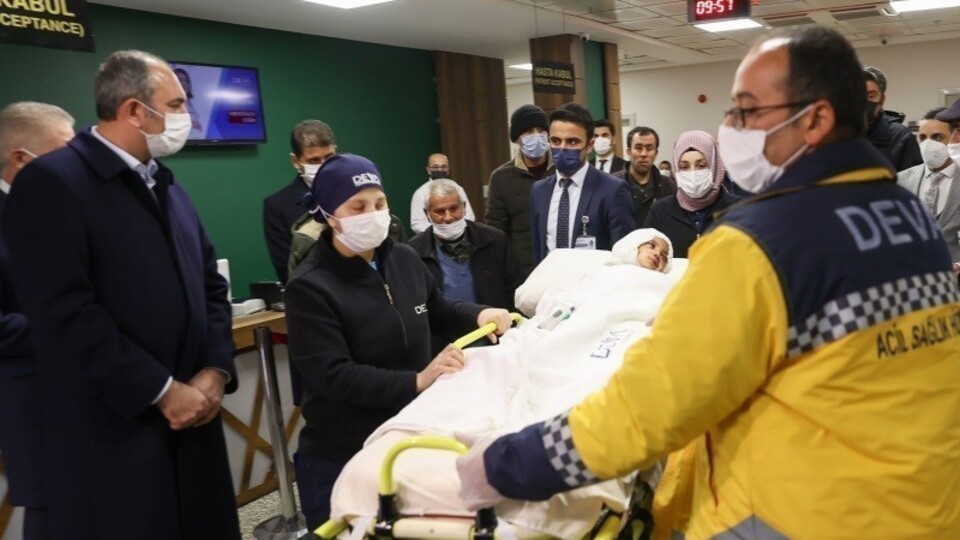 Minik Asiye'ye yüz felcine yönelik ameliyat yapıldı