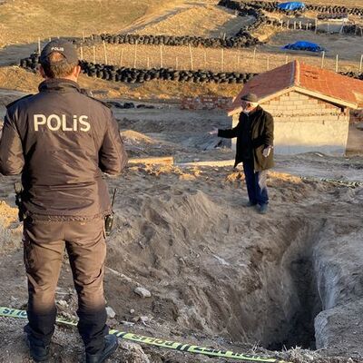 Define ararken kazdığı tünelin altında kaldı