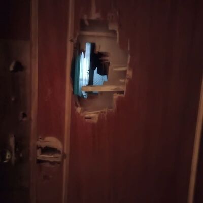 Önce kiraya zam yaptı sonra baltayla kapıya dayandı