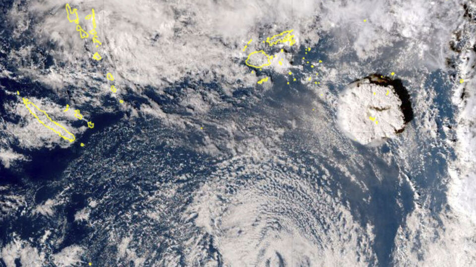 Tonga'da yanardağ patlaması sonrası tsunami uyarısı