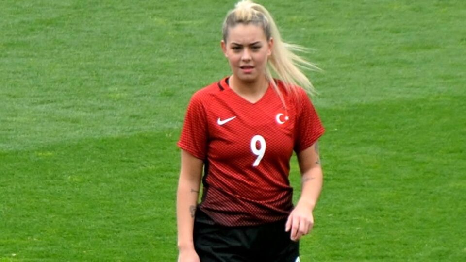 Survivor Aycan Yanaç kimdir?