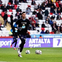 Berke Özer oyundan sedyeyle çıktı!