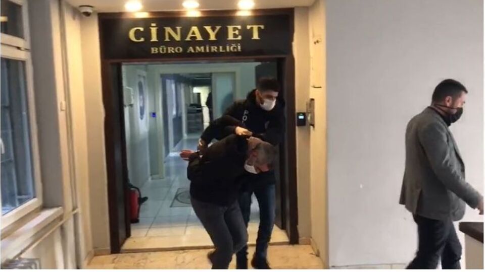 "Annene kötü davranıyorsun!" Çekiçli vahşet!