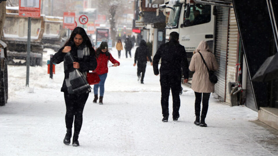 Van'da 702 köy yolu ulaşıma kapandı