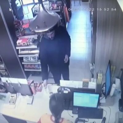 Böyle komşu düşman başına