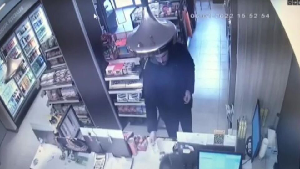 Böyle komşu düşman başına