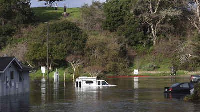 Tonga'da yanardağ patladı: Tsunami uyarısı