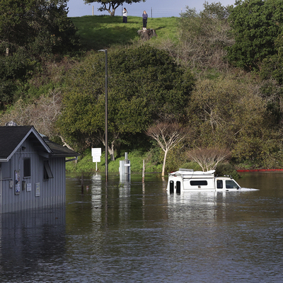 Tonga'da yanardağ patladı: Tsunami uyarısı