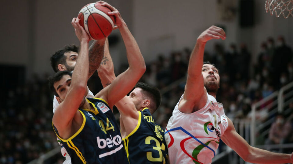 Fenerbahçe Beko, İzmir'de kayıp!