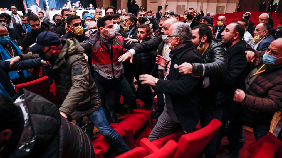 Taksicilerin seçiminde gergin anlar!