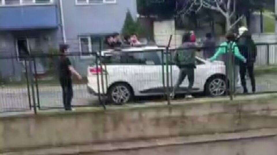 Gençlerin bıçaklı kavgası: 1 yaralı