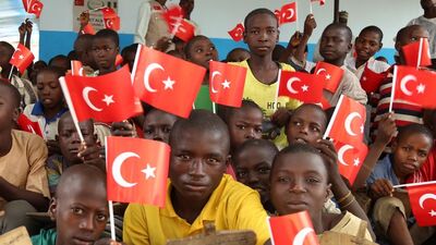 Nijeryalı yetimlerin yüzü güldü