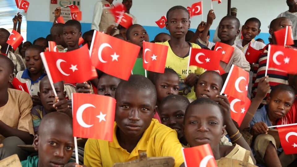 Nijeryalı yetimlerin yüzü güldü