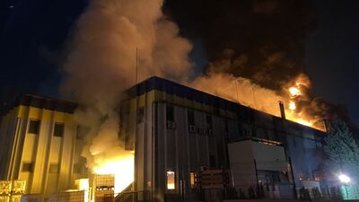 Yangın söndürüldü, fabrika kullanılamaz hale geldi