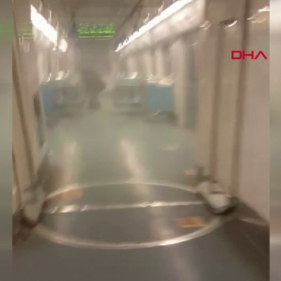 Tramvayda art arda panik! Duman vagonu sardı