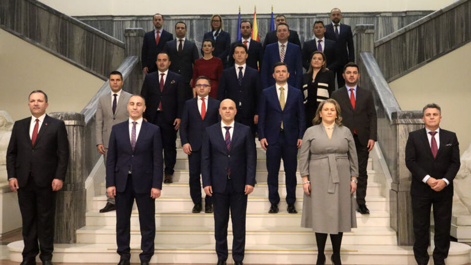 Kuzey Makedonya'da yeni hükümete güvenoyu