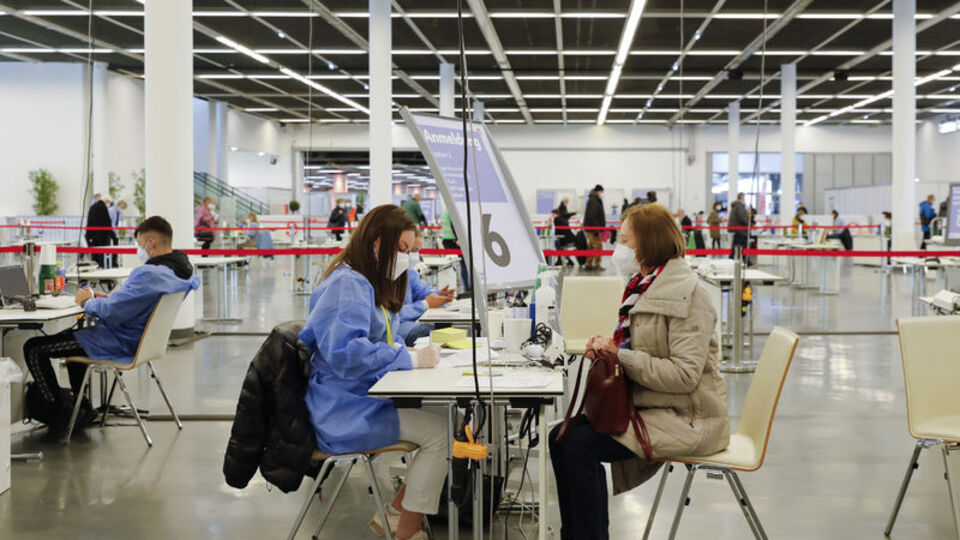 Avusturya hükümeti aşı zorunluluğu yasasını oylayacak
