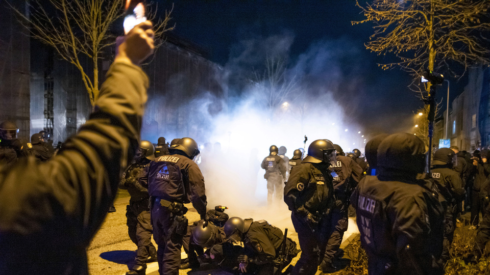 Almanya'da vaka rekoru: Binlerce kişi sokağa çıktı