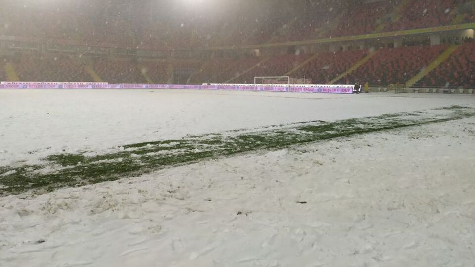 Süper Lig'de maça kar engeli! Ertelendi