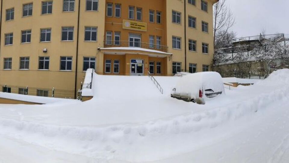 Birçok il ve ilçede eğitime kar engeli