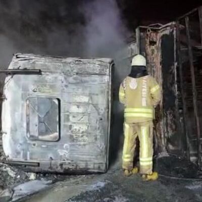 Devrilen kamyon alev aldı, sürücü yanarak can verdi!