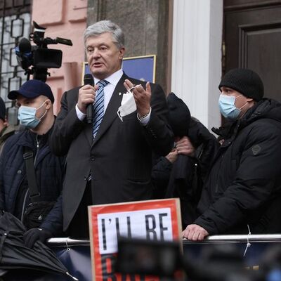 Poreşkonko Ukrayna'ya döndü, duruşmada uyuyakaldı!