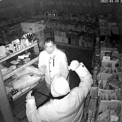 Market çalışanlarına dehşeti yaşattılar