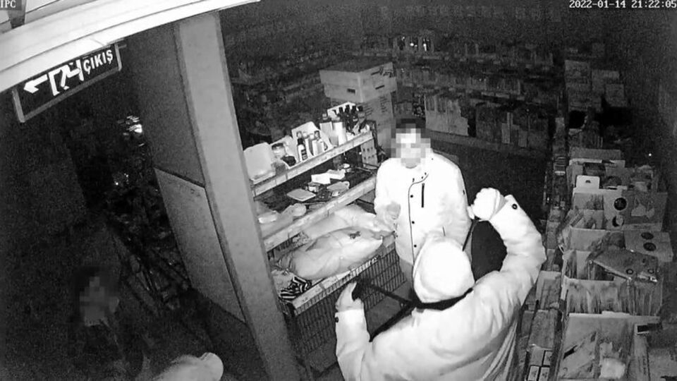 Market çalışanlarına dehşeti yaşattılar