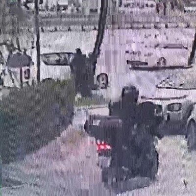 Beylikdüzü'nde gasp dehşeti! Araca girip dövdüler