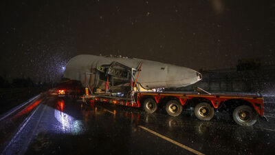 Yurt dışına satılan atıl uçak parçalara bölünerek taşındı